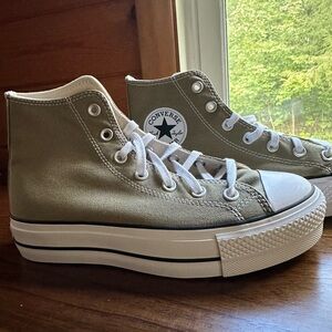 NWT Platform converse high tops